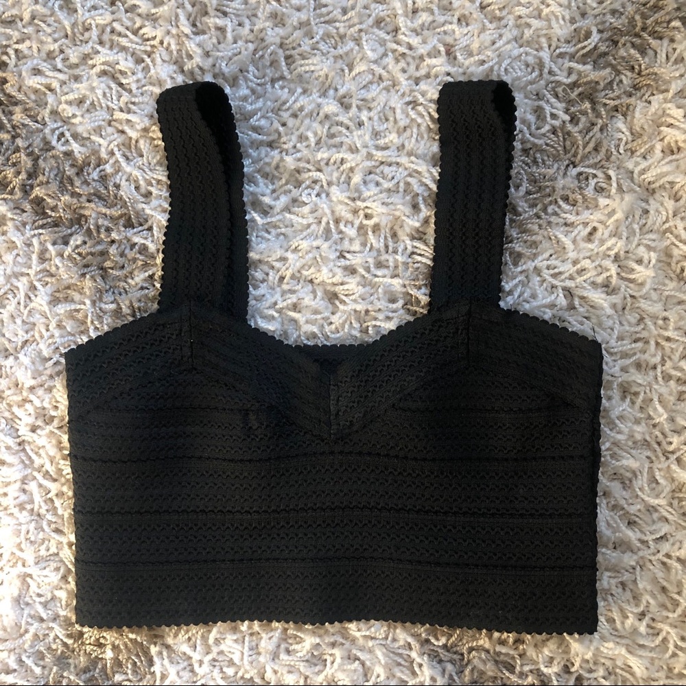 Black cropped tank top